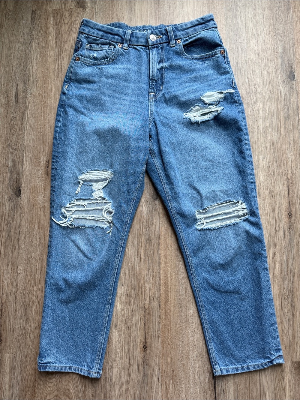 AE Distressed Curvy Mom Jeans Light Wash 8 X-Short